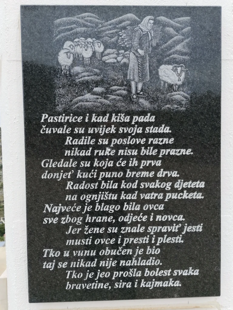 Tekst na križu posvećen pastiricama