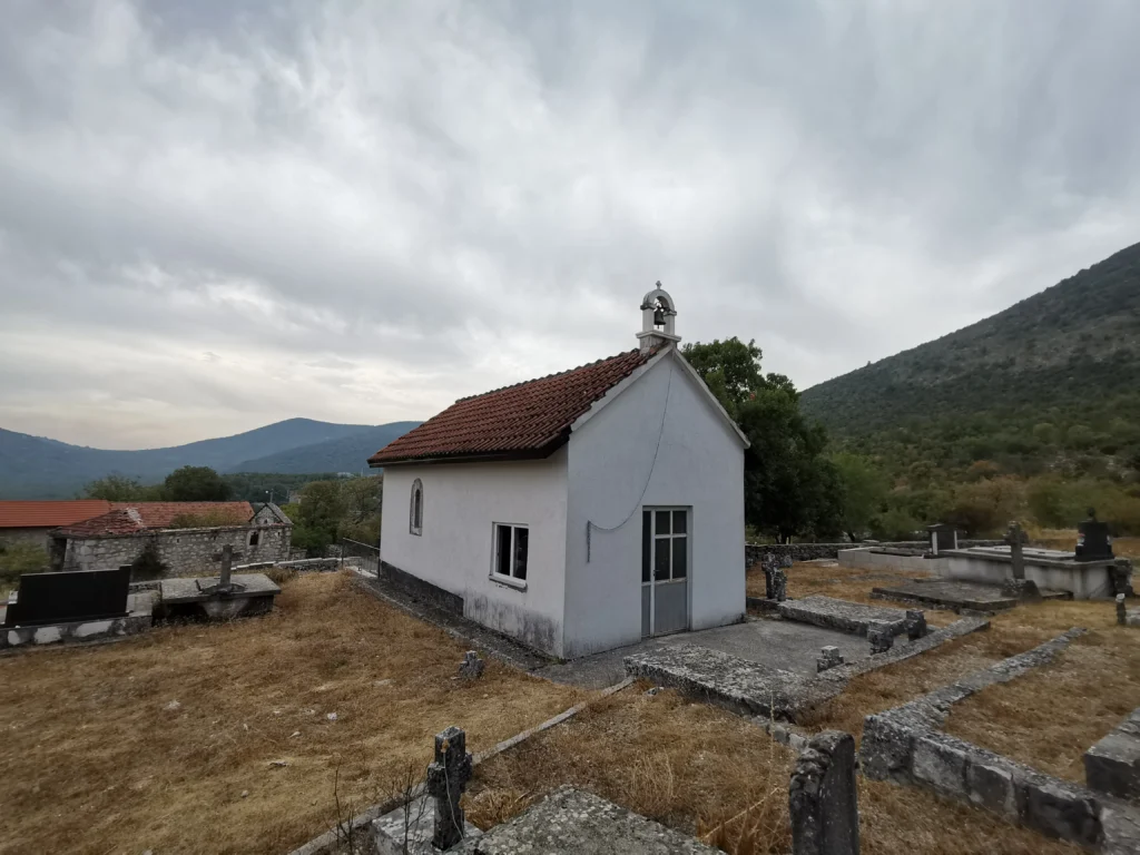 Kapelica Imena Isusova u Glumini, sagrađena 1965.